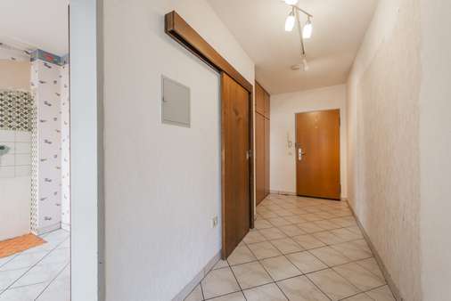 Blick zur Haustüre - Etagenwohnung in 41564 Kaarst mit 85m² kaufen
