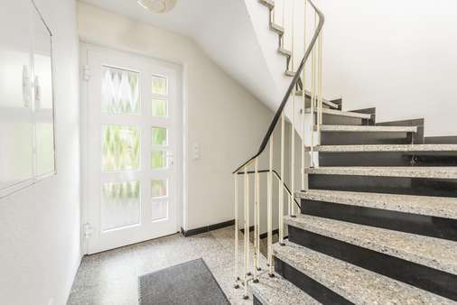 Treppenhaus Treppenhaus - Zweifamilienhaus in 41515 Grevenbroich mit 194m² kaufen
