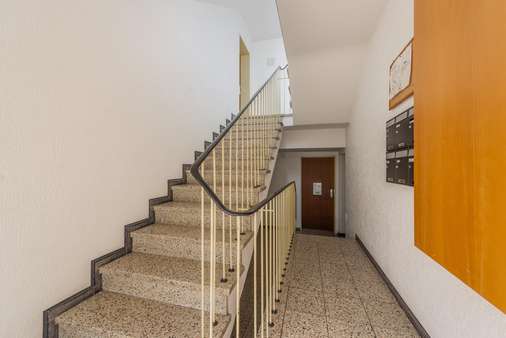 Treppenhaus Treppenhaus - Erdgeschosswohnung in 40670 Meerbusch mit 71m² kaufen