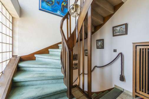Treppenhaus - Einfamilienhaus in 41352 Korschenbroich mit 210m² kaufen