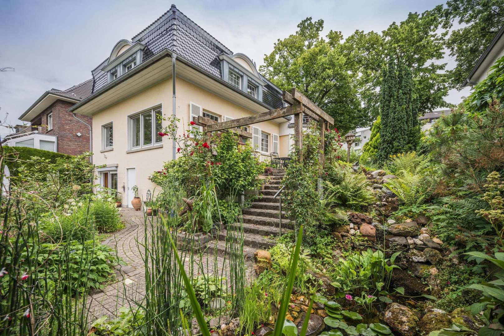 Eindrucksvolle Stadtvilla - Villa in 41515 Grevenbroich mit 185m² kaufen