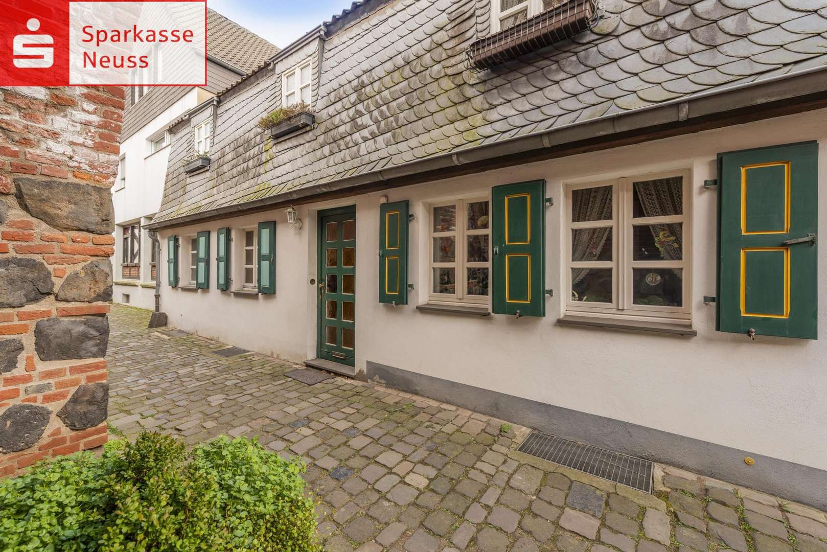 Hausvorderseite - Reihenmittelhaus in 41541 Dormagen mit 74m² kaufen