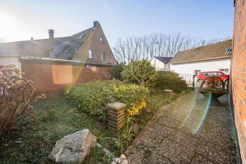 Seitenzugang Garten - Einfamilienhaus in 41569 Rommerskirchen mit 173m² kaufen