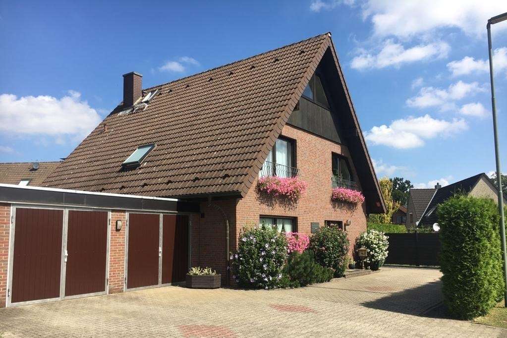 Straßenansicht - Einfamilienhaus in 41466 Neuss mit 145m² kaufen