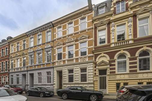 Herrschaftliche Lage! Herrschaftliche Lage! - Zweifamilienhaus in 41460 Neuss mit 210m² kaufen
