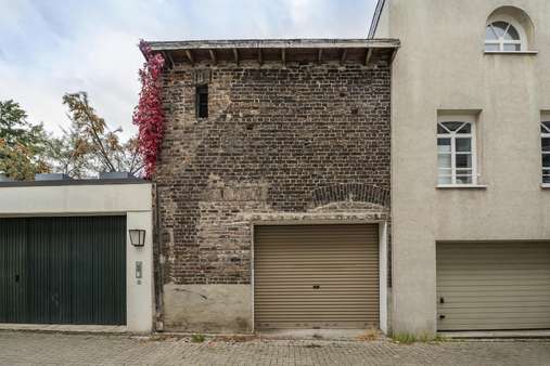 Parken - für Sie kein Problem! Parken - für Sie kein Problem! - Zweifamilienhaus in 41460 Neuss mit 210m² kaufen