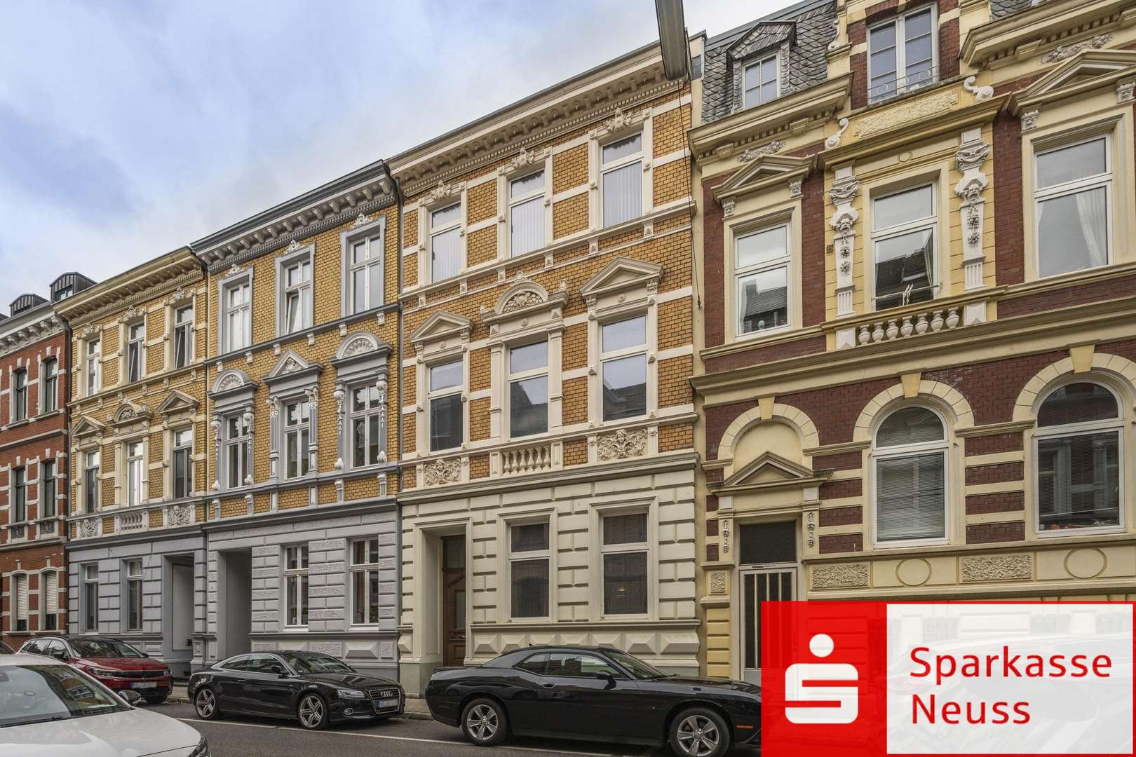 Titelbild Titelbild - Zweifamilienhaus in 41460 Neuss mit 210m² kaufen