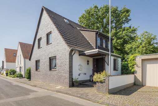 Eingangsbereich Eingangsbereich - Einfamilienhaus in 41466 Neuss mit 134m² kaufen
