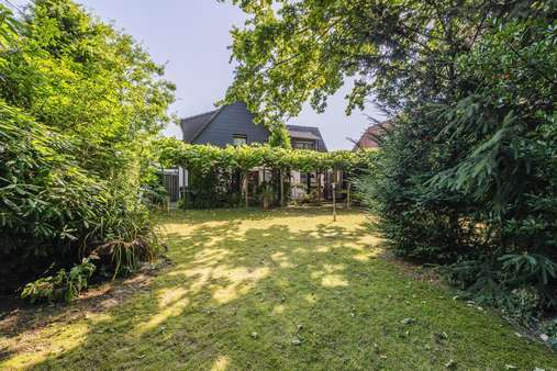 Rückansicht Rückansicht - Einfamilienhaus in 41466 Neuss mit 134m² kaufen