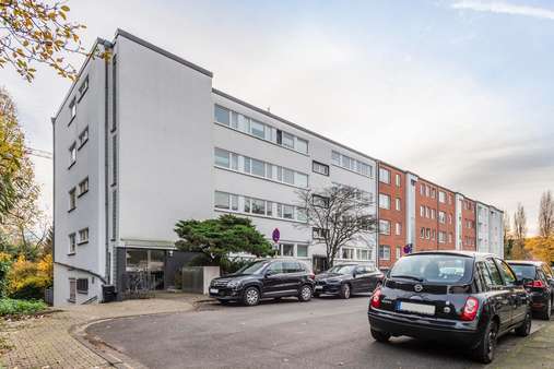 Seitenstrasse ohne Durchgangsverkehr - Etagenwohnung in 40545 Düsseldorf mit 98m² kaufen
