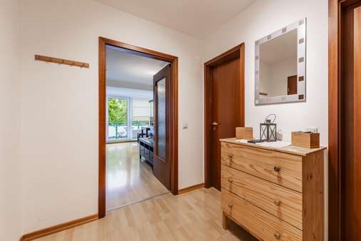 Blick ins Wohnzimmer - Etagenwohnung in 41564 Kaarst mit 63m² kaufen