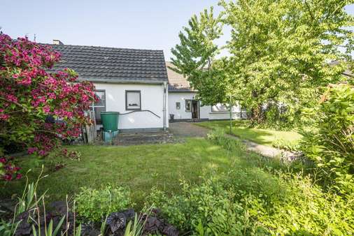 Hausrückseite - Doppelhaushälfte in 41363 Jüchen mit 103m² kaufen