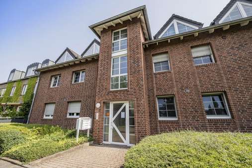 Eingangsbereich Eingangsbereich - Maisonette-Wohnung in 41468 Neuss mit 144m² kaufen