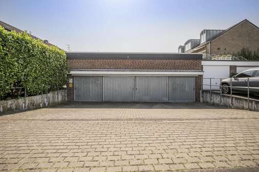 Garage/Liftsystem Garage/Liftsystem - Maisonette-Wohnung in 41468 Neuss mit 144m² kaufen