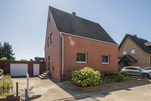 Ansicht vom Haus - Einfamilienhaus in 41352 Korschenbroich mit 120m² kaufen
