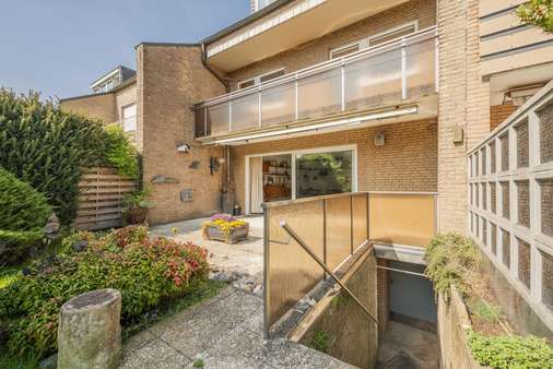 Selbst die Terrasse ist unterkellert - Reihenmittelhaus in 41472 Neuss mit 119m² kaufen