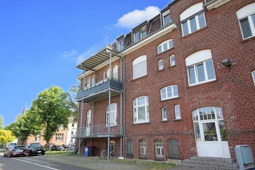 null - Etagenwohnung in 41179 Mönchengladbach mit 142m² günstig kaufen
