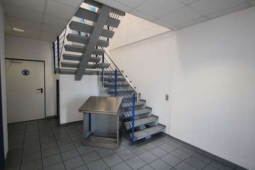 Produktion in 41199 Mönchengladbach mit 2126m² als Kapitalanlage kaufen