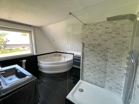Badezimmer OG - Zweifamilienhaus in 41334 Nettetal mit 230m² kaufen