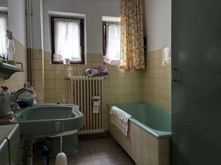 Badezimmer - Doppelhaushälfte in 47809 Krefeld mit 100m² kaufen