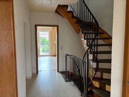Diele Treppenhaus - Reihenmittelhaus in 47906 Kempen mit 103m² kaufen