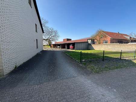 Einfahrt Einfahrt - Mehrfamilienhaus in 41366 Schwalmtal mit 310m² kaufen
