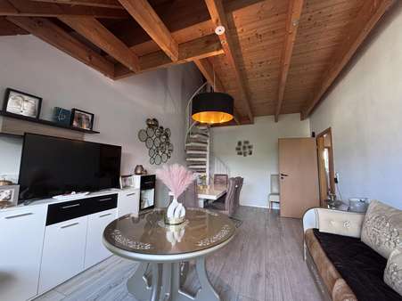 Wohnzimmer - Dachgeschosswohnung in 41179 Mönchengladbach mit 94m² kaufen