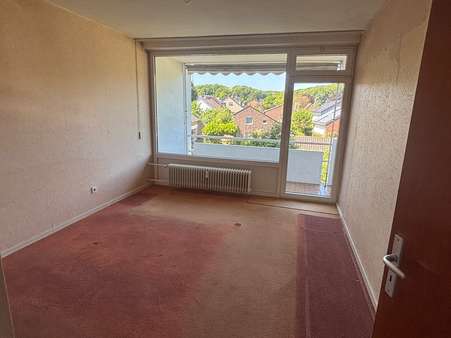 Schlafzimmer mit Balkonzugang - Etagenwohnung in 41749 Viersen mit 65m² kaufen