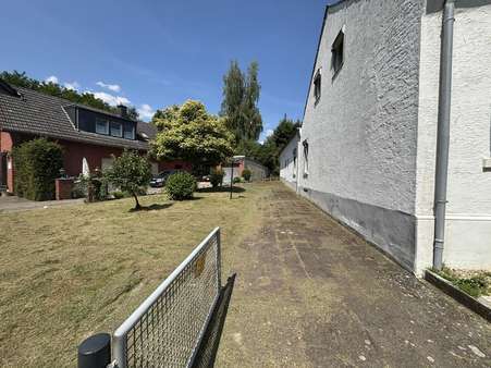 Einfahrt Einfahrt - Doppelhaushälfte in 41334 Nettetal mit 44m² kaufen