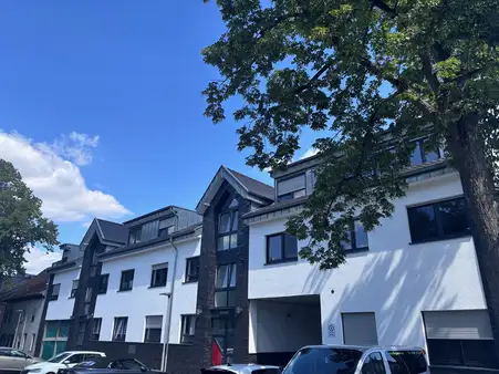 12-Familienhaus mit Gewerbefläche und Stellplätzen