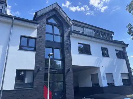 12-Familienhaus mit Gewerbefläche und Stellplätzen