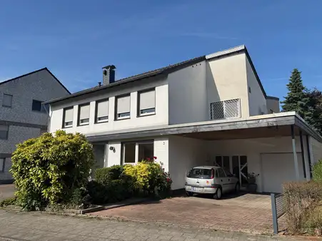 Freistehendes Einfamilienhaus mit Büroeinheit in Teileigentum