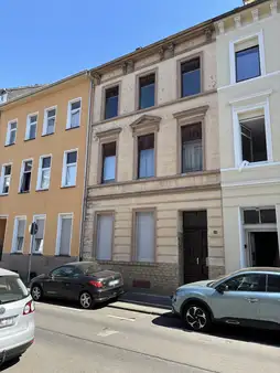 Zwangsversteigerung: sanierungsbedürftiges Mehrfamilienhaus 