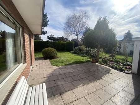 Terrasse mit Blick in den Garten - Doppelhaushälfte in 47877 Willich mit 150m² kaufen