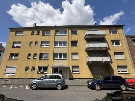 Außenansicht Außenansicht - Etagenwohnung in 47803 Krefeld mit 65m² kaufen