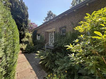 Außenansicht Außenansicht - Einfamilienhaus in 47799 Krefeld mit 145m² kaufen