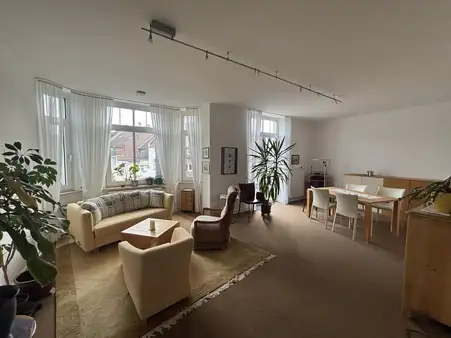 Altbauwohnung mit Charme in gefragter Wohnlage