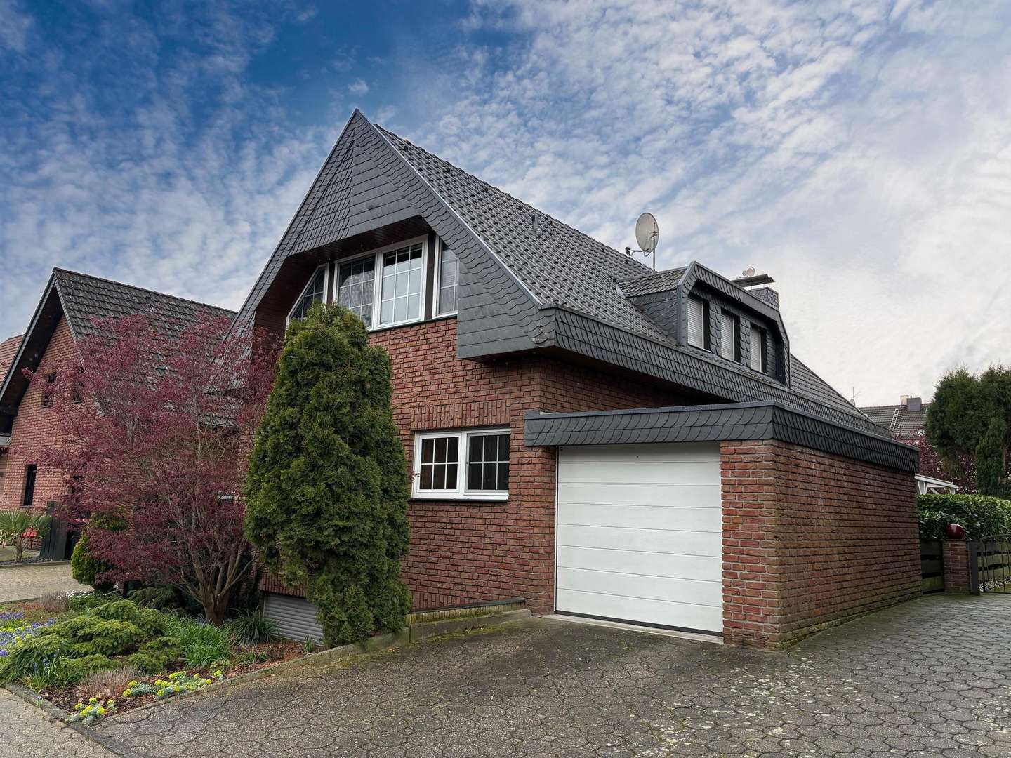 null - Dachgeschosswohnung in 47809 Krefeld mit 64m² mieten