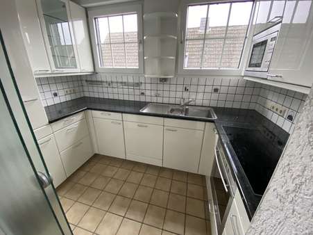 Küche - Dachgeschosswohnung in 47809 Krefeld mit 64m² mieten