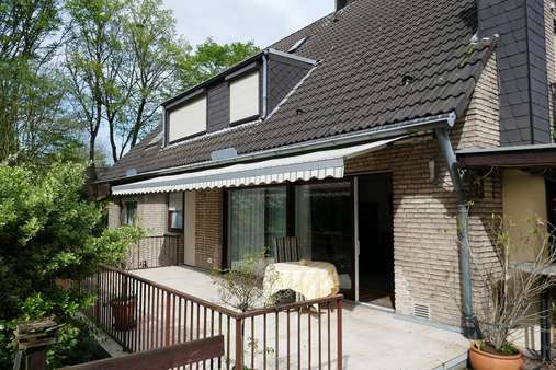 sonnige Terrasse - Zweifamilienhaus in 47809 Krefeld mit 200m² kaufen