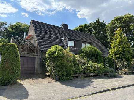 Straßenansicht - Zweifamilienhaus in 47809 Krefeld mit 200m² kaufen