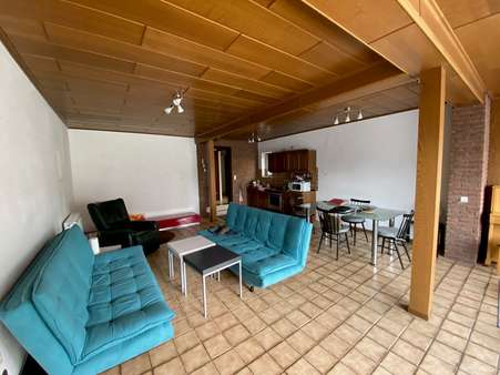 Wohnzimmer mit offener Küche - Doppelhaushälfte in 47647 Kerken mit 113m² kaufen