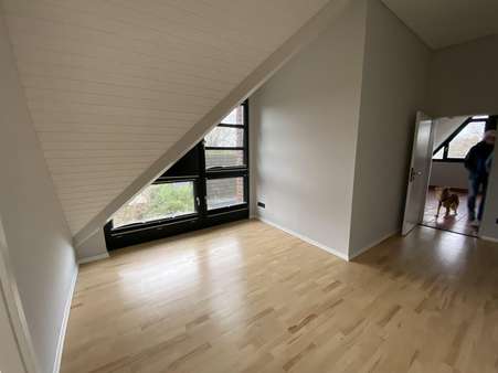 Schlafzimmer vorderer Teil - Dachgeschosswohnung in 47802 Krefeld mit 52m² kaufen