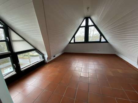 Wohnzimmer - Dachgeschosswohnung in 47802 Krefeld mit 52m² kaufen