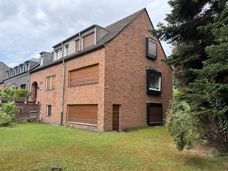 Seitenansicht Seitenansicht - Zweifamilienhaus in 47799 Krefeld mit 199m² kaufen