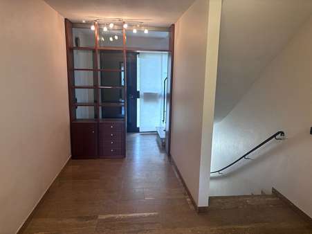 Hauseingangsdiele mit Natursteinböden Hauseingangsdiele mit Natursteinböden - Einfamilienhaus in 41748 Viersen mit 170m² kaufen