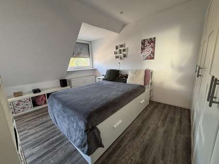 Schlafbereich Schlafbereich - Dachgeschosswohnung in 47475 Kamp-Lintfort mit 43m² als Kapitalanlage kaufen