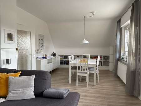Wohn-/ Essbereich - Zweifamilienhaus in 47918 Tönisvorst mit 139m² günstig kaufen