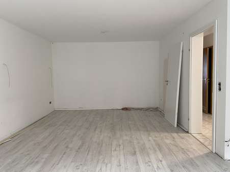 Wohnzimmer - Erdgeschosswohnung in 47809 Krefeld mit 70m² günstig kaufen