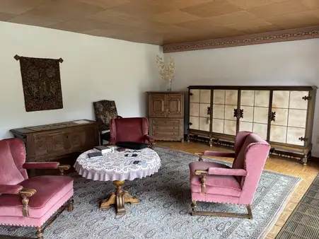 Freistehender Bungalow mit Garage